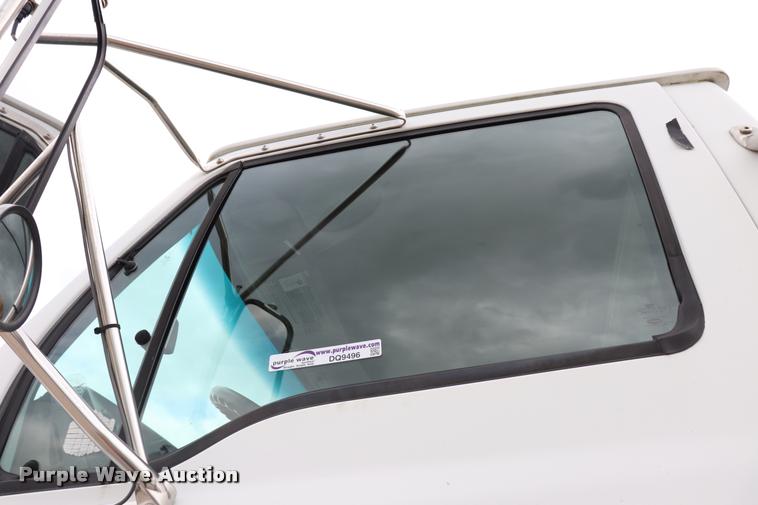 image for item DQ9496 2002 Sterling L7500 truck chassis