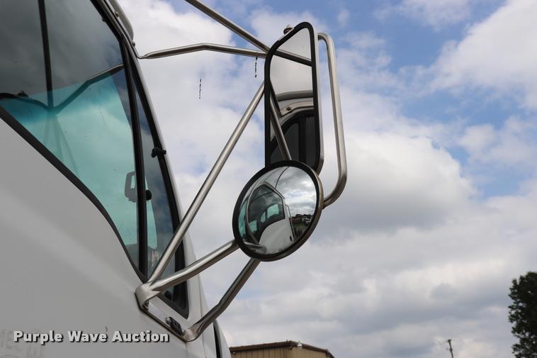 image for item DQ9496 2002 Sterling L7500 truck chassis