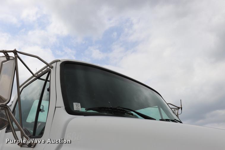 image for item DQ9496 2002 Sterling L7500 truck chassis