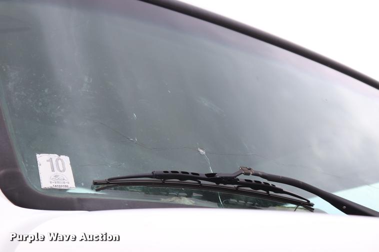 image for item DQ9496 2002 Sterling L7500 truck chassis