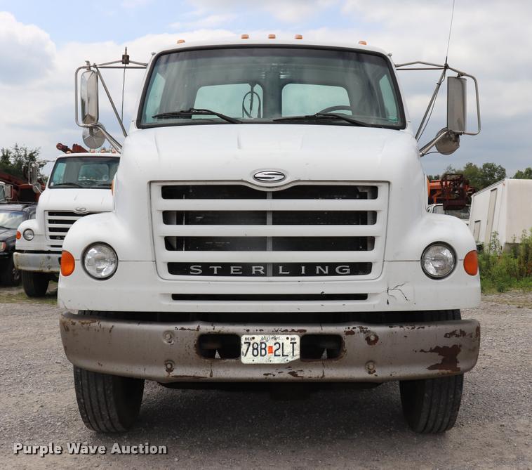 image for item DQ9497 2002 Sterling L7500 truck chassis