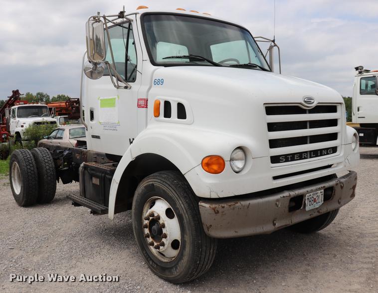 image for item DQ9497 2002 Sterling L7500 truck chassis