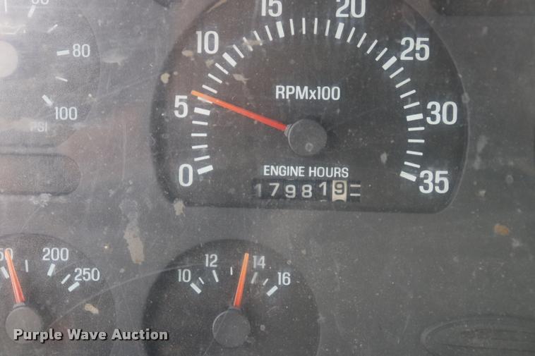 image for item DQ9497 2002 Sterling L7500 truck chassis