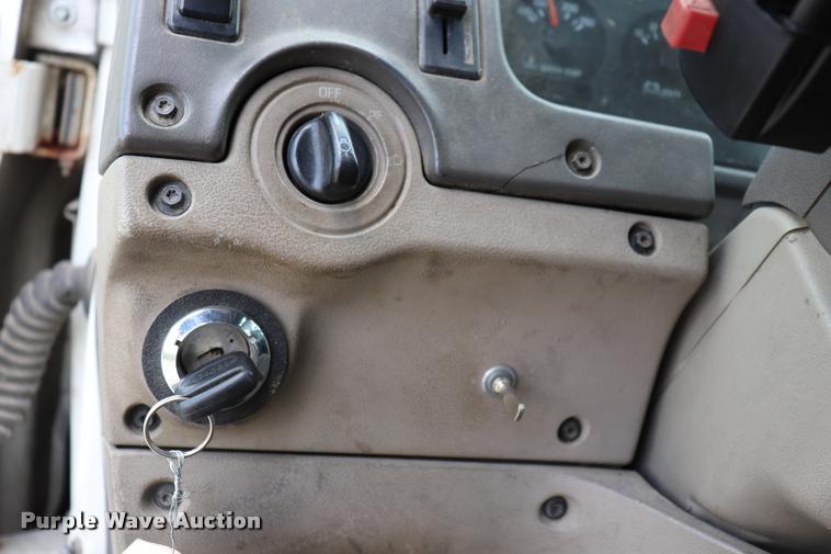 image for item DQ9497 2002 Sterling L7500 truck chassis