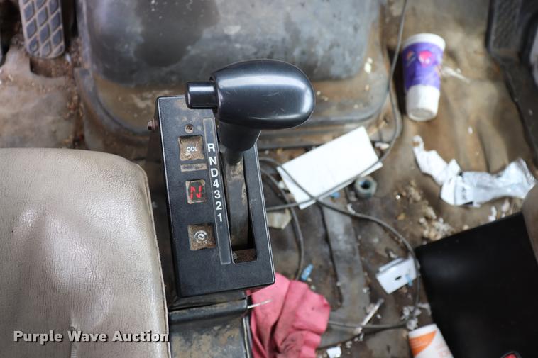 image for item DQ9497 2002 Sterling L7500 truck chassis