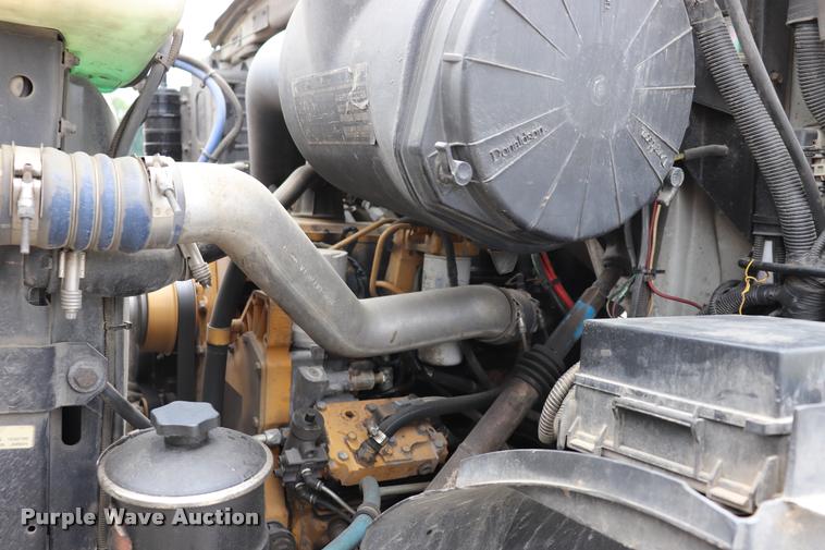 image for item DQ9497 2002 Sterling L7500 truck chassis