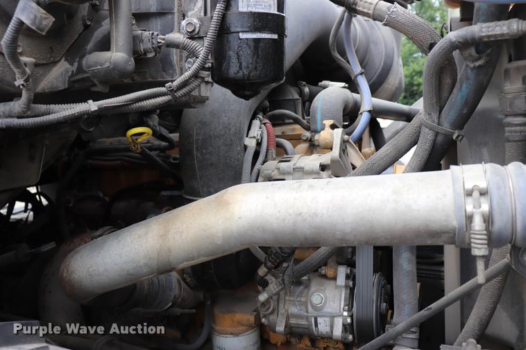 image for item DQ9497 2002 Sterling L7500 truck chassis