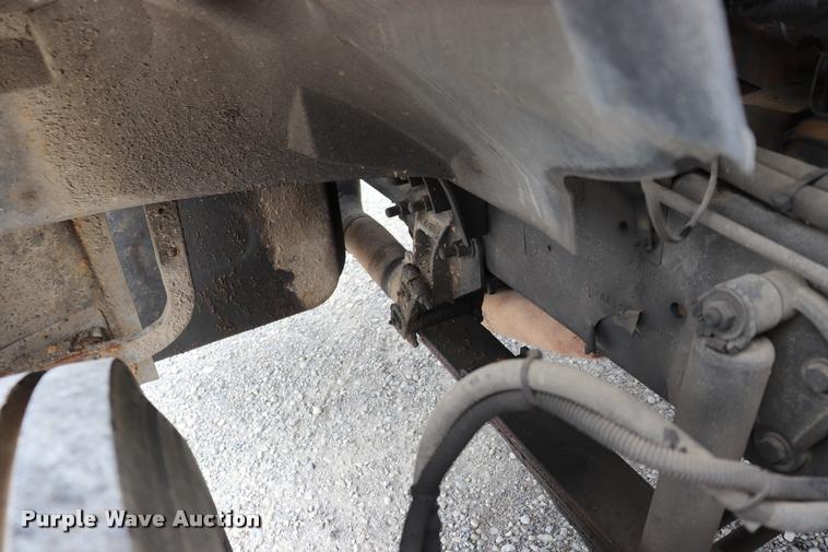 image for item DQ9497 2002 Sterling L7500 truck chassis