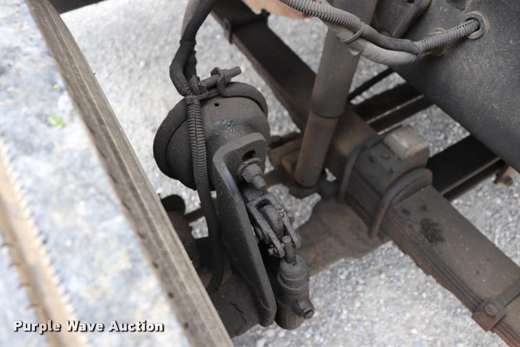 image for item DQ9497 2002 Sterling L7500 truck chassis