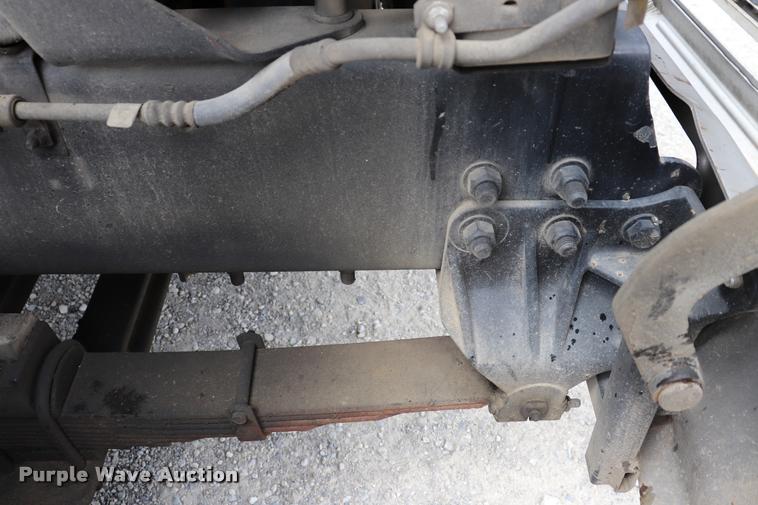 image for item DQ9497 2002 Sterling L7500 truck chassis