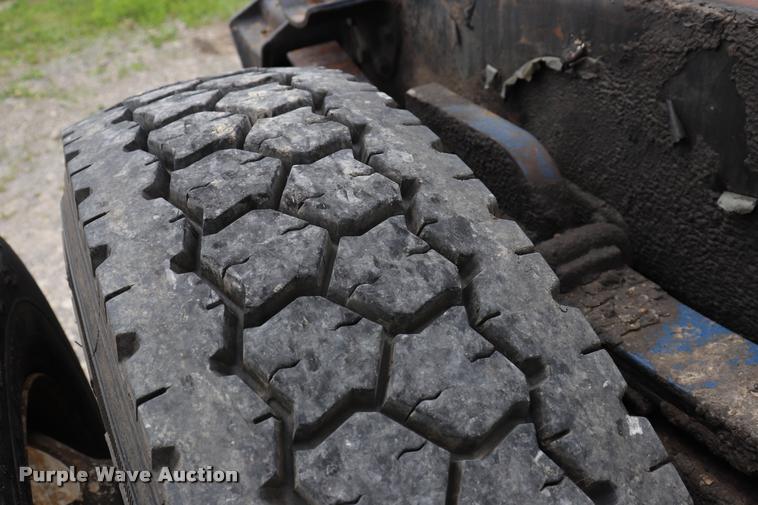 image for item DQ9497 2002 Sterling L7500 truck chassis