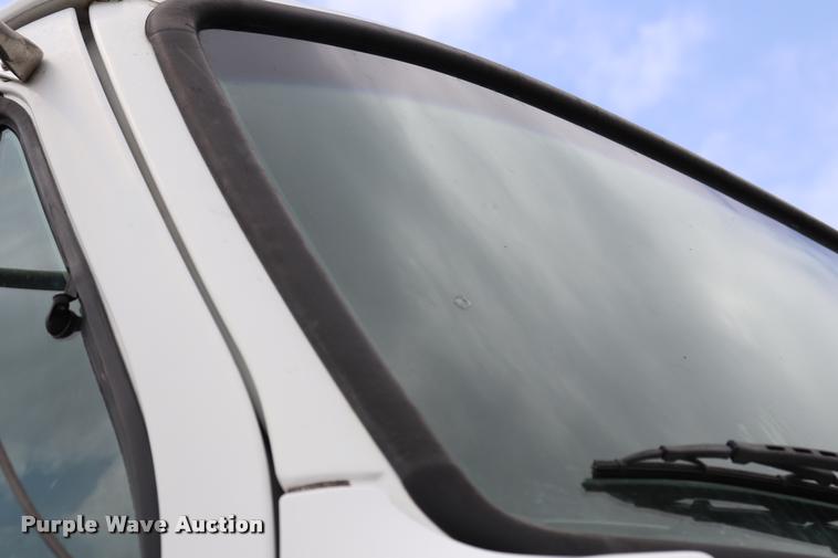 image for item DQ9497 2002 Sterling L7500 truck chassis