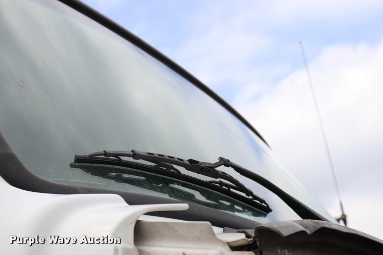 image for item DQ9497 2002 Sterling L7500 truck chassis