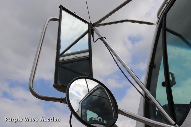 image for item DQ9497 2002 Sterling L7500 truck chassis