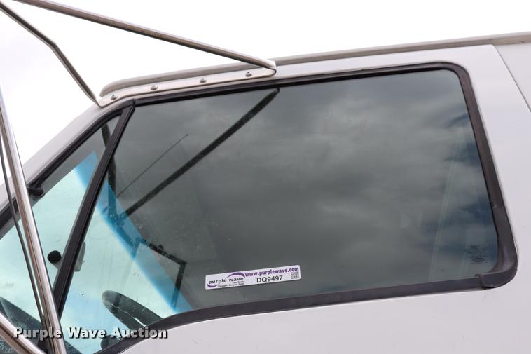 image for item DQ9497 2002 Sterling L7500 truck chassis