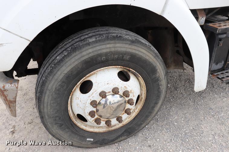 image for item DQ9497 2002 Sterling L7500 truck chassis