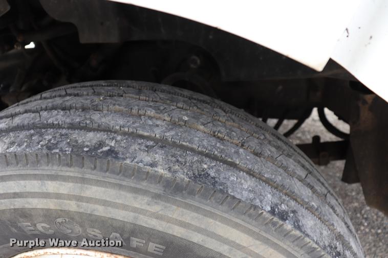 image for item DQ9497 2002 Sterling L7500 truck chassis