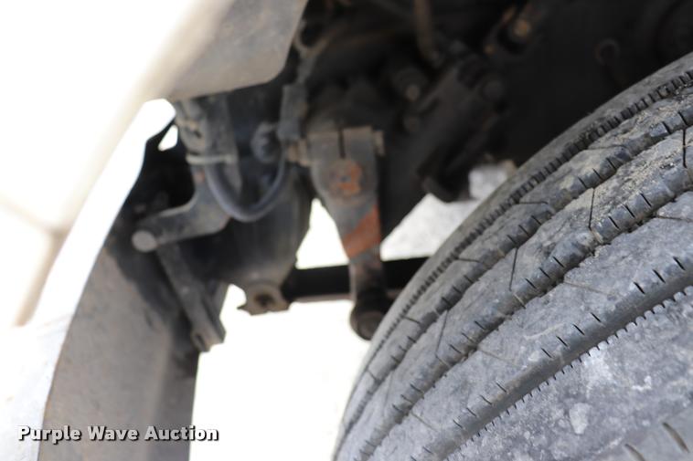 image for item DQ9497 2002 Sterling L7500 truck chassis