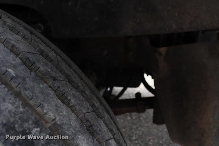 image for item DQ9497 2002 Sterling L7500 truck chassis