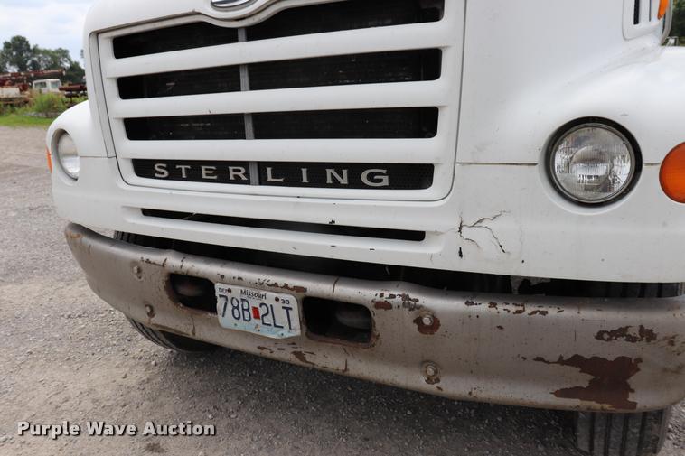 image for item DQ9497 2002 Sterling L7500 truck chassis