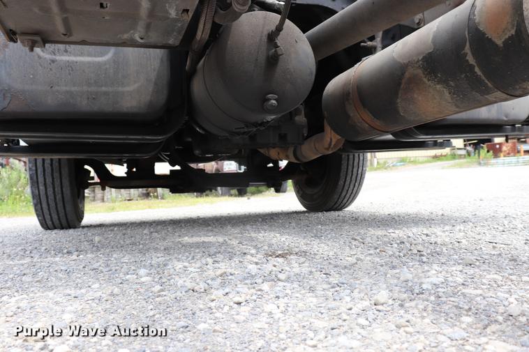 image for item DQ9497 2002 Sterling L7500 truck chassis