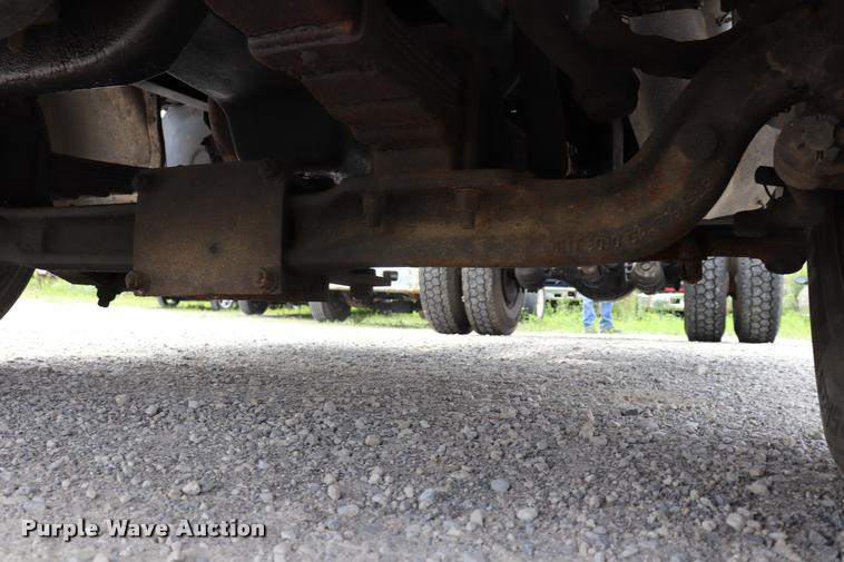 image for item DQ9497 2002 Sterling L7500 truck chassis