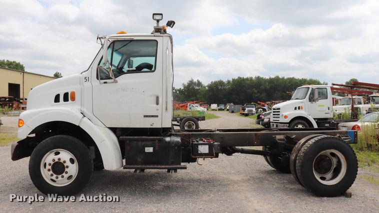 image for item DQ9498 2004 Sterling L7500 truck chassis
