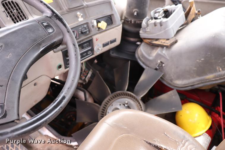 image for item DQ9498 2004 Sterling L7500 truck chassis