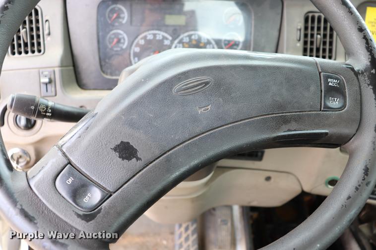 image for item DQ9498 2004 Sterling L7500 truck chassis