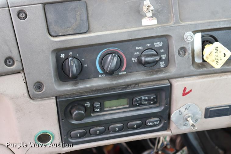 image for item DQ9498 2004 Sterling L7500 truck chassis