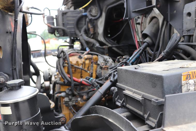 image for item DQ9498 2004 Sterling L7500 truck chassis