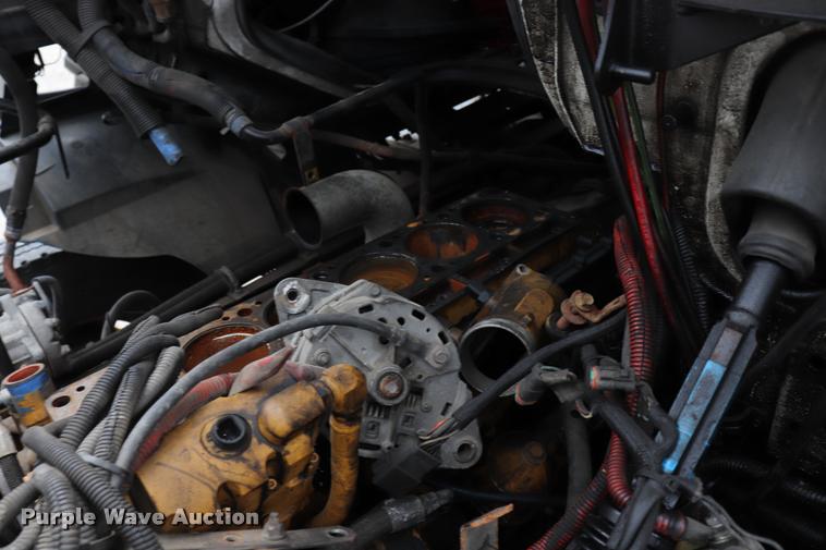 image for item DQ9498 2004 Sterling L7500 truck chassis