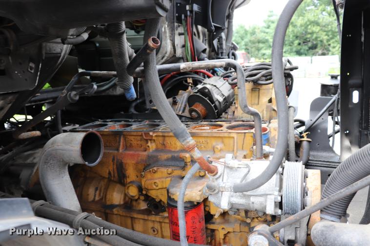 image for item DQ9498 2004 Sterling L7500 truck chassis