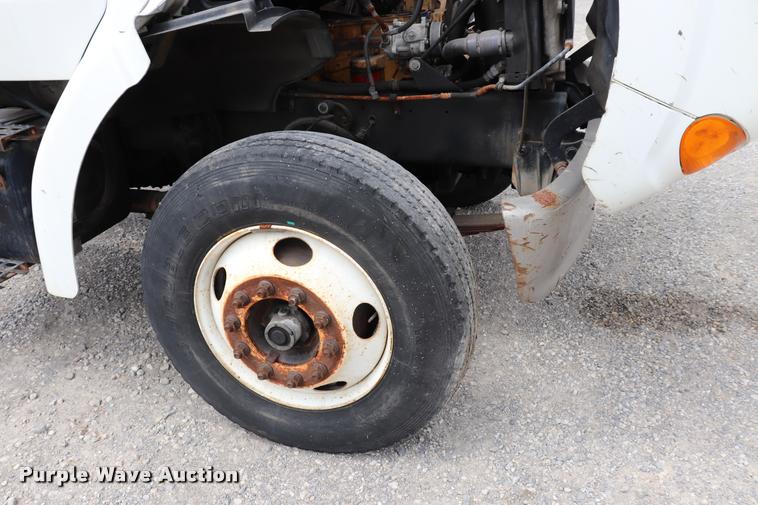 image for item DQ9498 2004 Sterling L7500 truck chassis