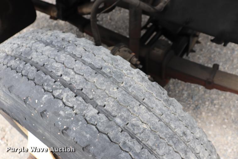 image for item DQ9498 2004 Sterling L7500 truck chassis