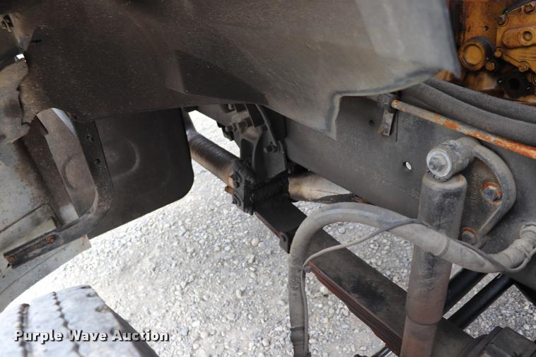 image for item DQ9498 2004 Sterling L7500 truck chassis