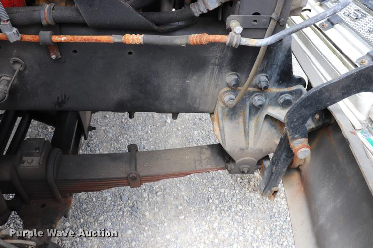 image for item DQ9498 2004 Sterling L7500 truck chassis