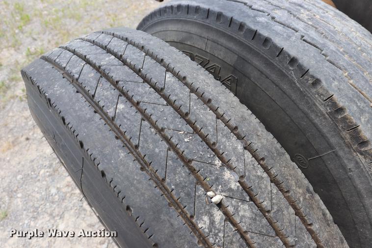 image for item DQ9498 2004 Sterling L7500 truck chassis