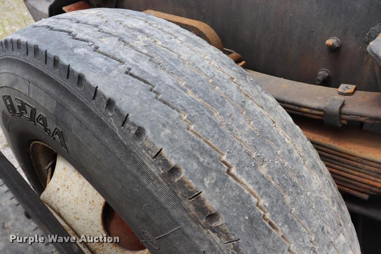 image for item DQ9498 2004 Sterling L7500 truck chassis