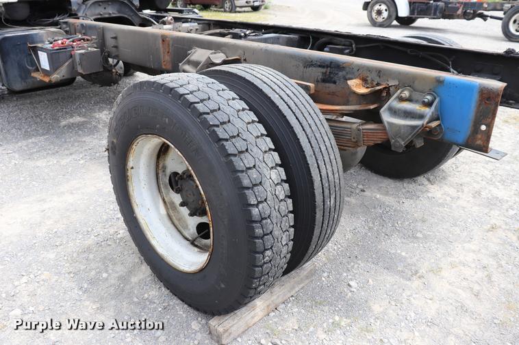 image for item DQ9498 2004 Sterling L7500 truck chassis