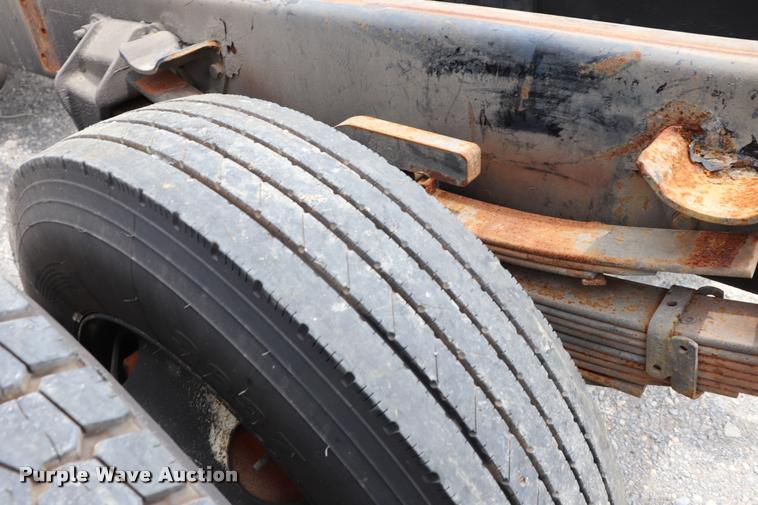 image for item DQ9498 2004 Sterling L7500 truck chassis