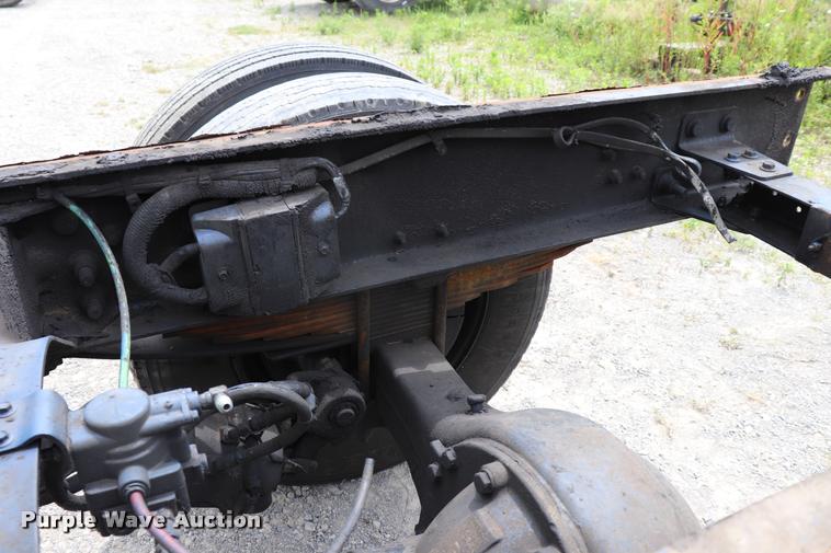image for item DQ9498 2004 Sterling L7500 truck chassis