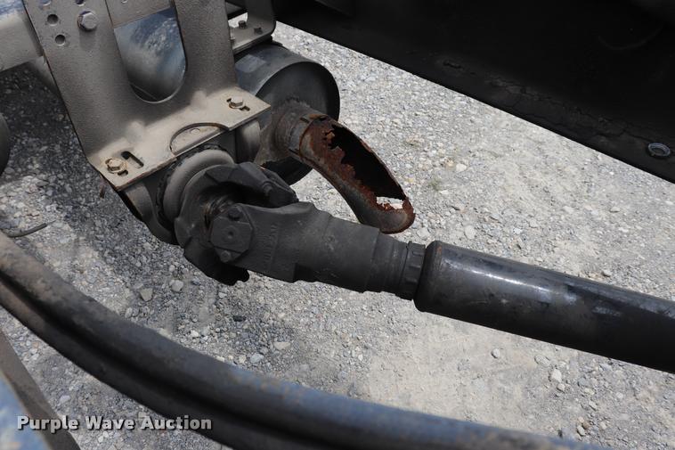 image for item DQ9498 2004 Sterling L7500 truck chassis