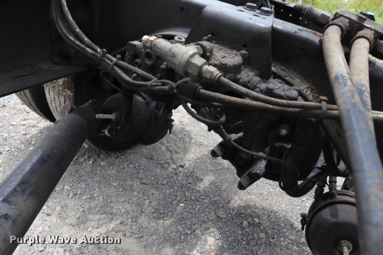 image for item DQ9498 2004 Sterling L7500 truck chassis