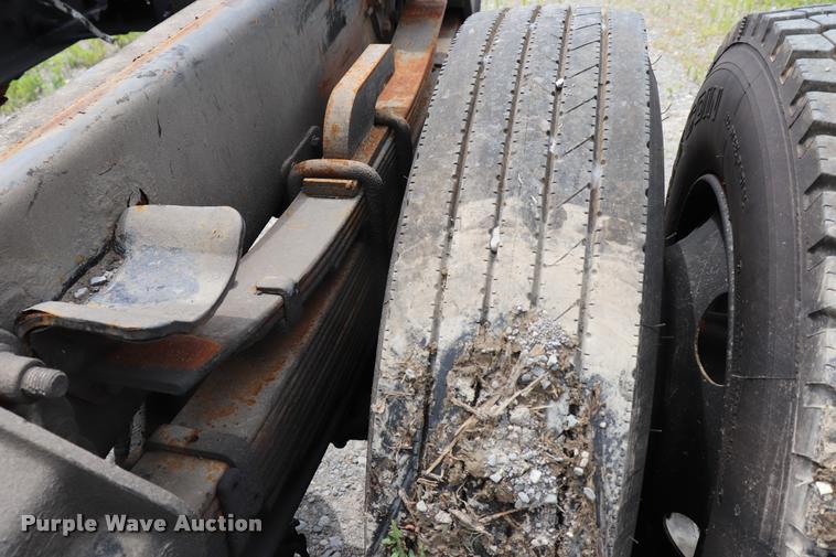 image for item DQ9498 2004 Sterling L7500 truck chassis