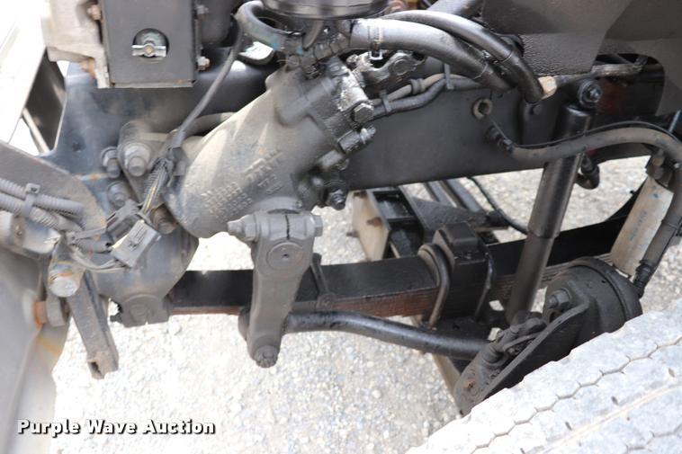 image for item DQ9498 2004 Sterling L7500 truck chassis