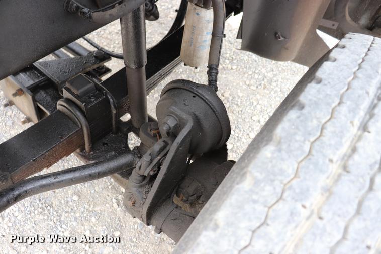 image for item DQ9498 2004 Sterling L7500 truck chassis