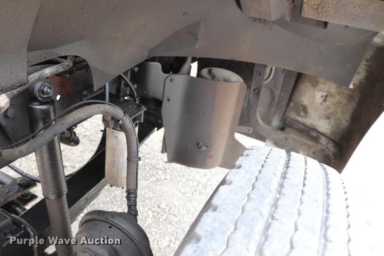 image for item DQ9498 2004 Sterling L7500 truck chassis