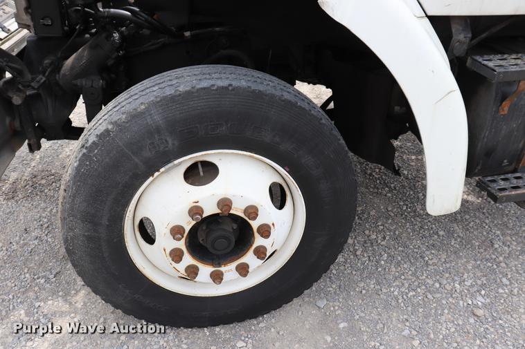 image for item DQ9498 2004 Sterling L7500 truck chassis