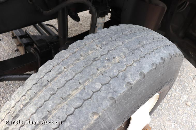 image for item DQ9498 2004 Sterling L7500 truck chassis